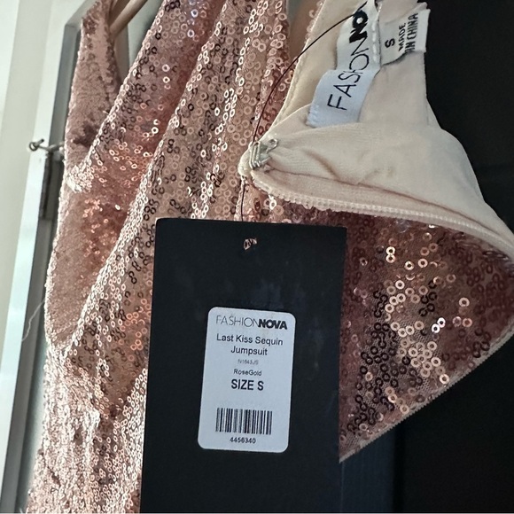 NWT Fashion Nova Rose Gold Sequin Jumpsuit Small - Picture 5 of 9